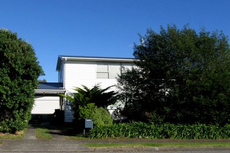 Photo of property in 6 Kaitawa Street, Waikanae Beach, Waikanae, 5036
