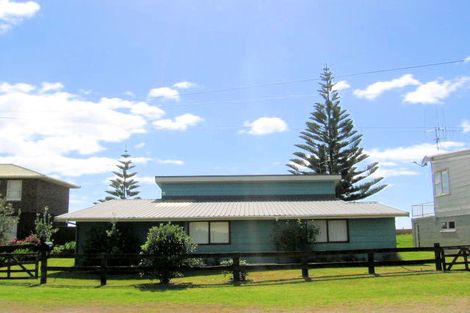 Photo of property in 71 Shaw Road, Waihi Beach, 3611