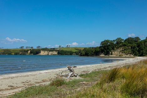 Photo of property in 98 Ahumoana Road, Okura Bush, Albany, 0794