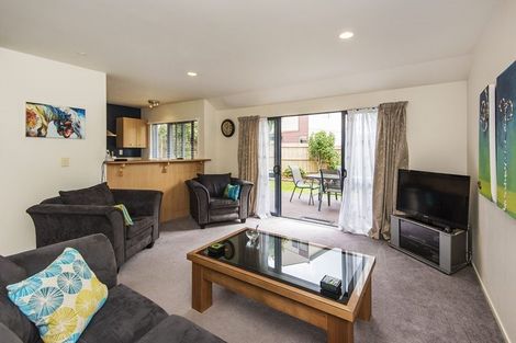 Photo of property in 17 John Jennings Drive, Oteha, Auckland, 0632