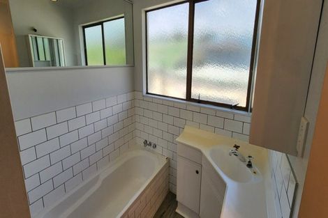 Photo of property in 84 Pioneer Road, Moturoa, New Plymouth, 4310