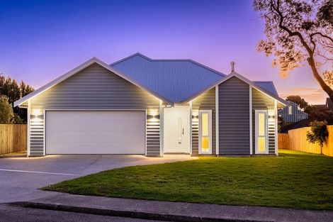 Photo of property in 23 Frimley Terrace, Waikanae Beach, Waikanae, 5036
