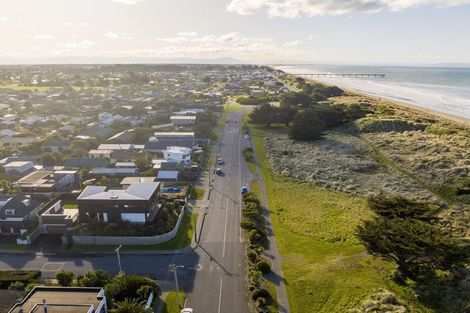 Photo of property in 320 Marine Parade, New Brighton, Christchurch, 8061