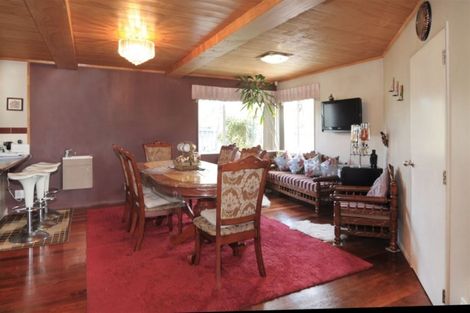 Photo of property in 2a Bamboo Grove, Kelston, Auckland, 0602