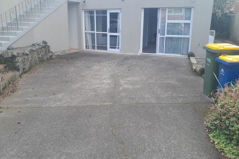 Photo of property in 35 Holland Road, Hillcrest, Auckland, 0627