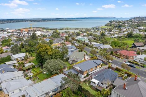 Photo of property in 61 Quadrant Road, Onehunga, Auckland, 1061