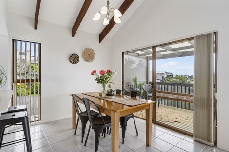 Photo of property in 2/165 Birkenhead Avenue, Birkenhead, Auckland, 0626