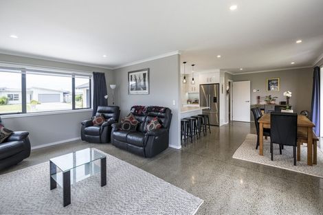 Photo of property in 21 Forbes Road, Foxton Beach, Foxton, 4815