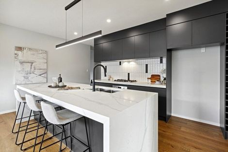 Photo of property in 11 Mcindoe Road, Kumeu, 0810