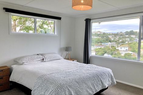 Photo of property in 108 Ruskin Road, Newlands, Wellington, 6037