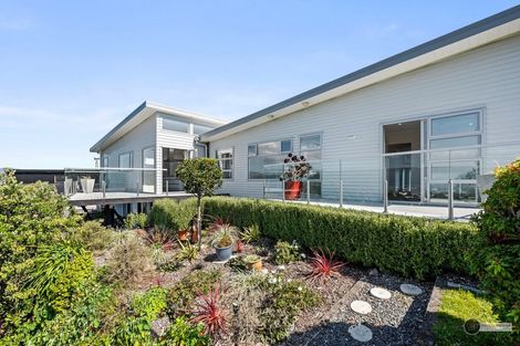 Photo of property in 37 Pekanga Road, Normandale, Lower Hutt, 5010