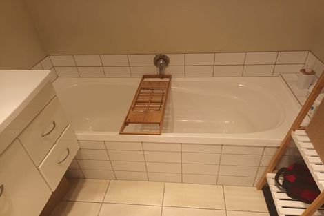 Photo of property in 2/64 Kawaha Point Road, Kawaha Point, Rotorua, 3010