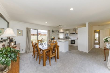 Photo of property in 24 Greenwood Place, Fitzherbert, Palmerston North, 4410