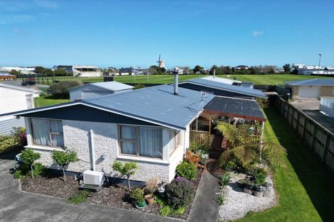 Photo of property in 18 Johnston Street, Foxton, 4814