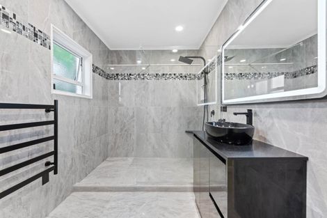 Photo of property in 56 Parkhill Road, Mellons Bay, Auckland, 2014