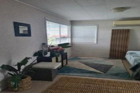 Photo of property in 8 Pahi Place, West Harbour, Auckland, 0618