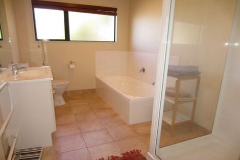 Photo of property in 1/53 Deep Creek Road, Waiake, Auckland, 0630