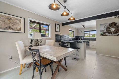 Photo of property in 16 Hawke Place, Pukekohe, 2120