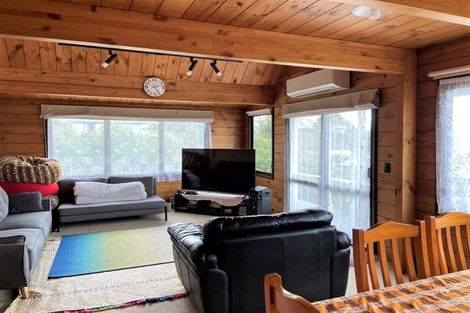 Photo of property in 1 Highlands Place, Highlands Park, New Plymouth, 4312