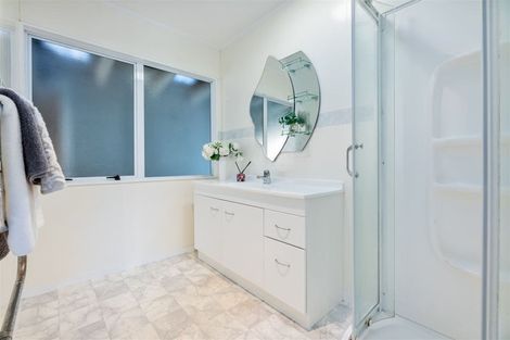 Photo of property in 43 Aldern Road, Massey, Auckland, 0614