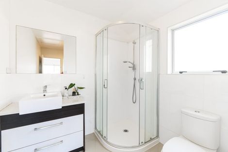 Photo of property in 79a Awaroa Road, Sunnyvale, Auckland, 0612