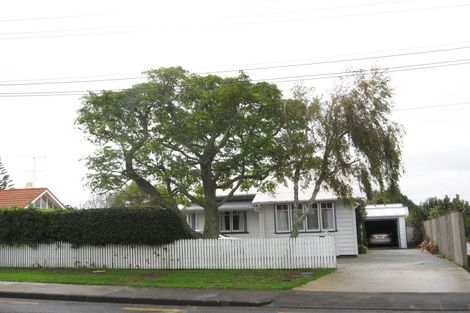 Photo of property in 62 Beach Road, Mellons Bay, Auckland, 2014