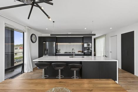 Photo of property in 8 Kowhai Street, Strandon, New Plymouth, 4312