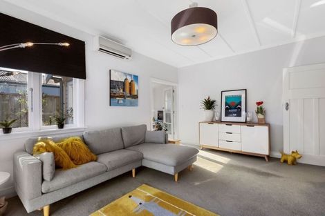 Photo of property in 39 Pukatea Street, Eastbourne, Lower Hutt, 5013