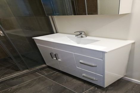 Photo of property in 3 Glen Marine Parade, Glendene, Auckland, 0602