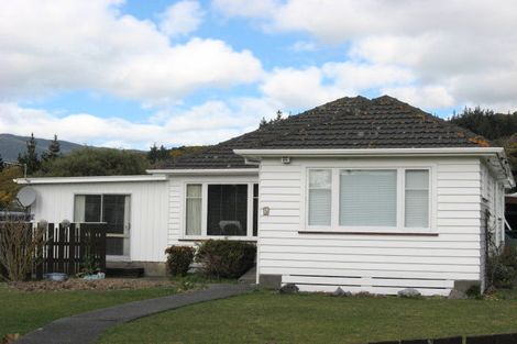 Photo of property in 5 Reading Street, Wainuiomata, Lower Hutt, 5014