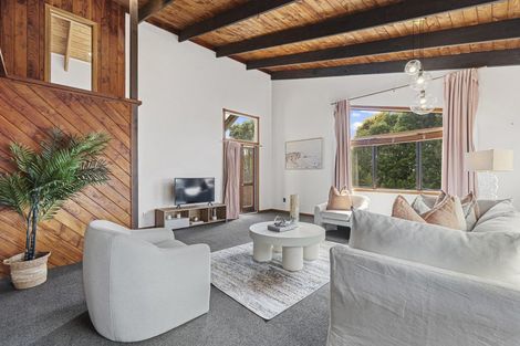 Photo of property in 12 Kaitake Place, Oakura, 4314