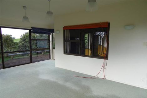 Photo of property in 627 South Road, Omata, New Plymouth, 4374