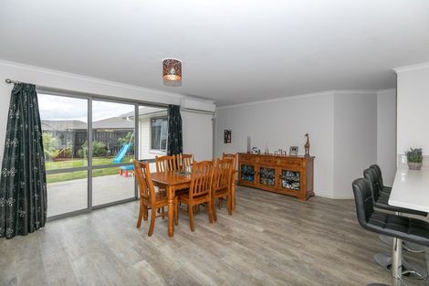 Photo of property in 22 Max Landing, Grandview Heights, Hamilton, 3200