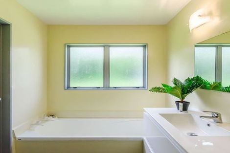 Photo of property in 81 Huia Street, Waikanae, 5036