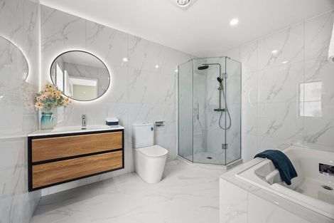 Photo of property in 60c Hutchinsons Road, Bucklands Beach, Auckland, 2014