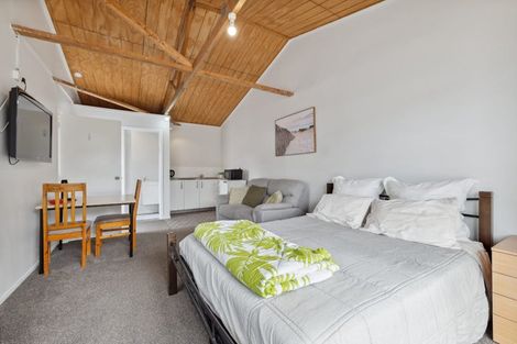 Photo of property in 2/5 Rainsford Street, Moturoa, New Plymouth, 4310