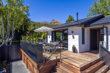 Photo of property in 2 Jenkins Place, Arrowtown, 9302