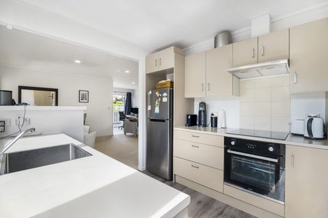 Photo of property in 2/4 Kenneth Hopper Place, Manly, Whangaparaoa, 0930