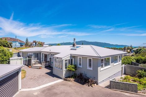 Photo of property in 16 Webber Street, Paraparaumu Beach, Paraparaumu, 5032