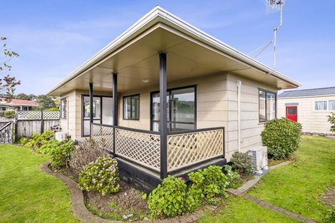 Photo of property in 99 Queens Road, Waikanae Beach, Waikanae, 5036