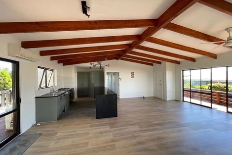 Photo of property in 1425 Whangaparaoa Road, Army Bay, Whangaparaoa, 0930