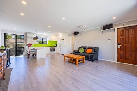 Photo of property in 52 Hobart Crescent, Wattle Downs, Auckland, 2103