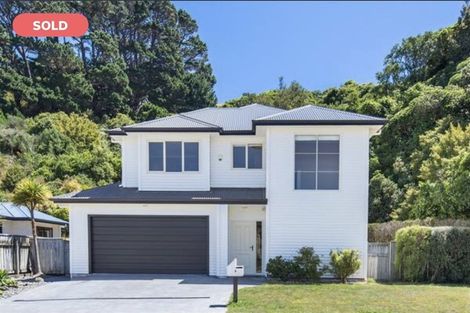 Photo of property in 6 Chippenham Grove, Churton Park, Wellington, 6037