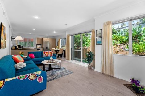 Photo of property in 2/1a Hamilton Place, Glenfield, Auckland, 0629