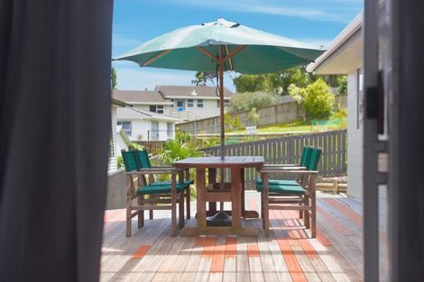 Photo of property in 40 Glenbervie Crescent, Massey, Auckland, 0614