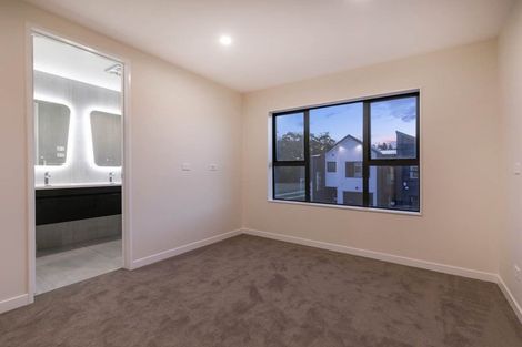 Photo of property in 93a Argent Lane, Wainui, 0932