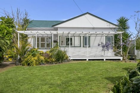 Photo of property in 82 Taikata Road, Te Atatu Peninsula, Auckland, 0610