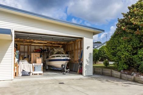 Photo of property in 9 Reeves Road, Acacia Bay, Taupo, 3330