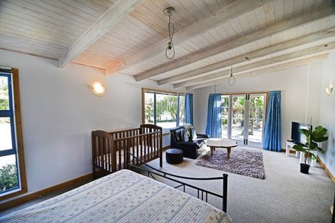 Photo of property in 18 Old School Road, Leigh, 0985