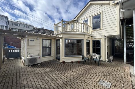 Photo of property in 7a Hawker Street, Mount Victoria, Wellington, 6011